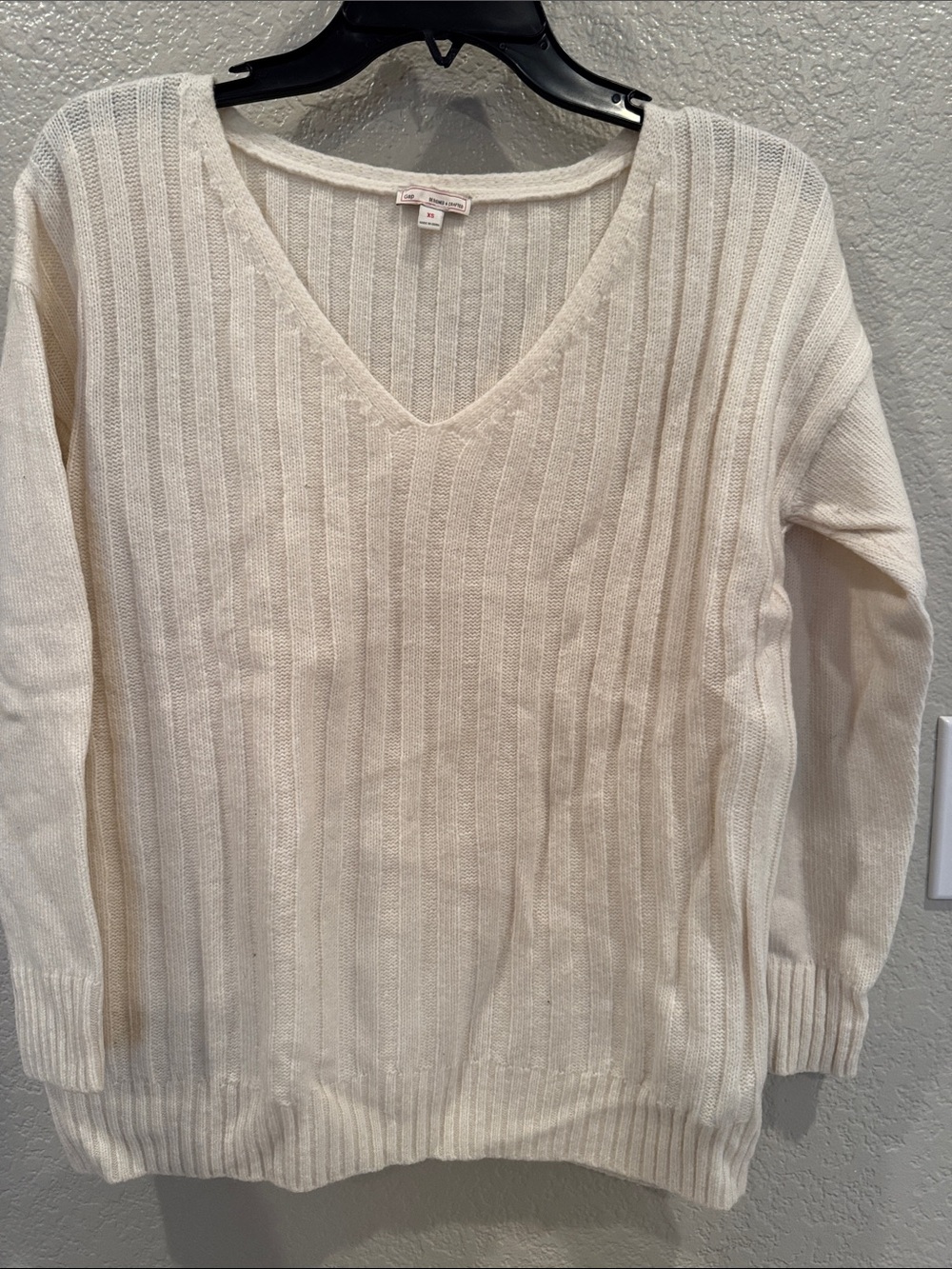GAP Cream V-Neck Ribbed Knit Sweater